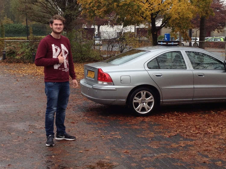 Ook Barend slaagt voor het rijexamen. - LessenbijLeendert