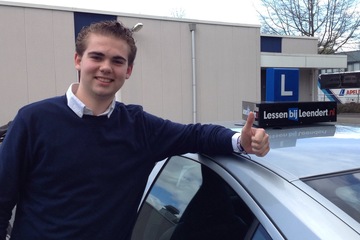 Big smile omdat ik geslaagd ben voor rijbewijs