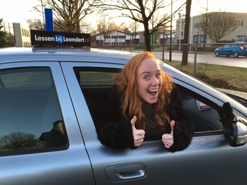 Net als Denise slagen voor rijbewijs? lessenbijleendert!