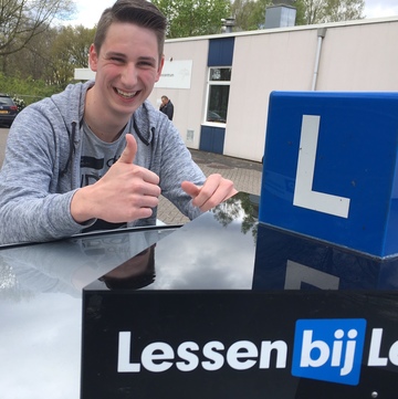 Daniel geslaagd voor rijbewijs bij LessenbijLeendert
