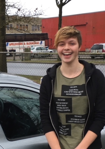 Marjolein Vader slaagt voor rijbewijs 11-1 LessenbijLeendert